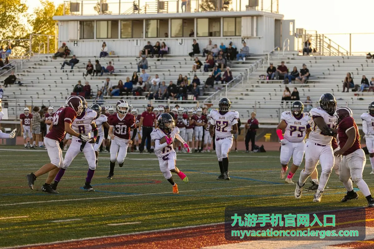九游手游账号中心界面，可管理登录与客服入口